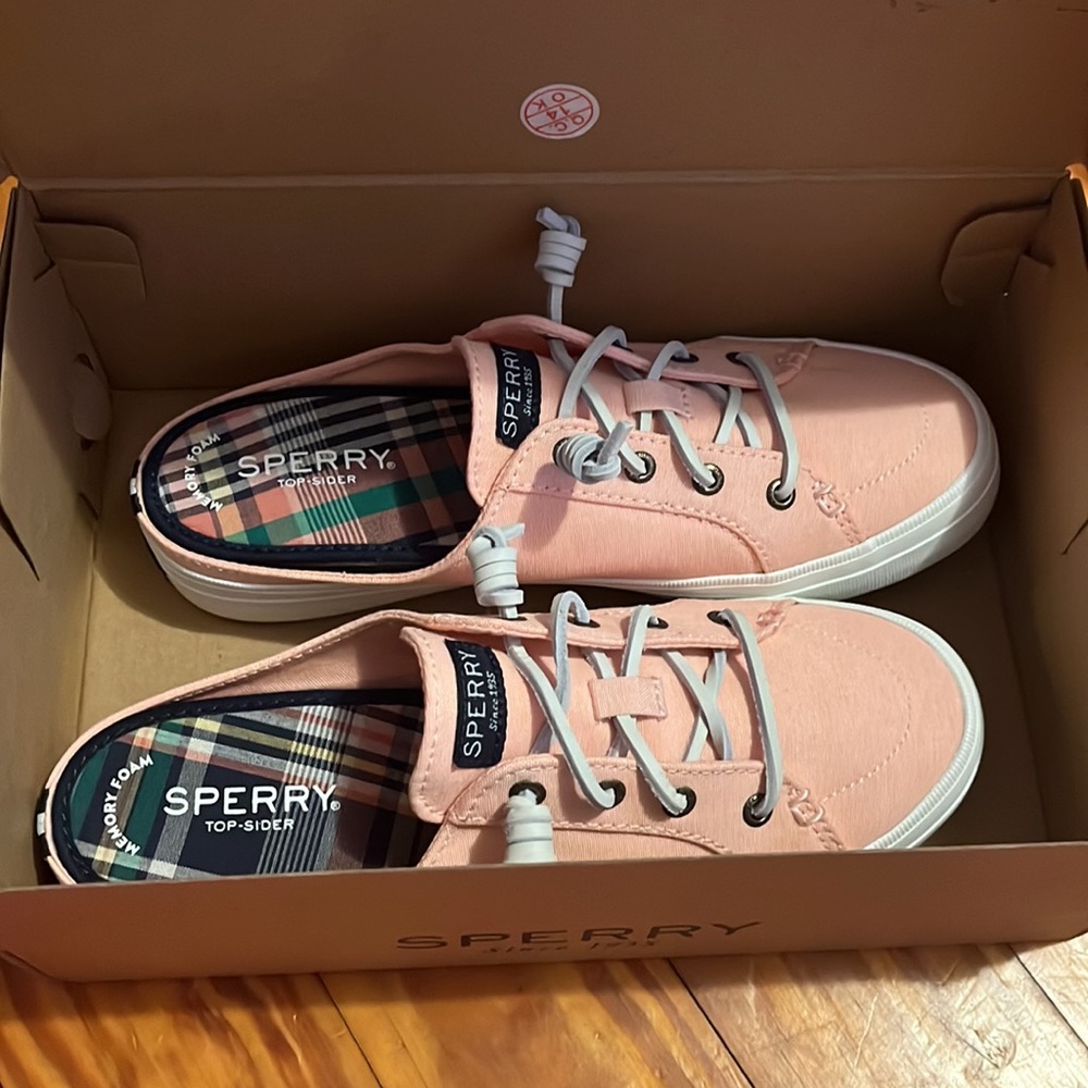 New unworn sperrys (pink memory foam boat shoes size 7.5)
